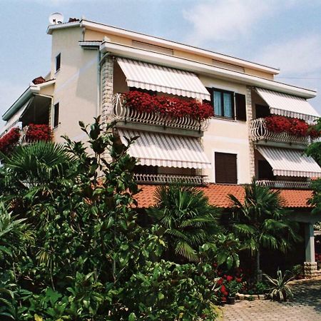 Hotel Haus Liliana Tar-Vabriga Exterior foto