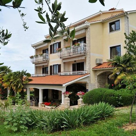 Hotel Haus Liliana Tar-Vabriga Exterior foto