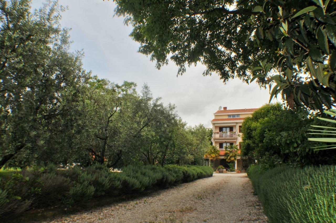Hotel Haus Liliana Tar-Vabriga Exterior foto