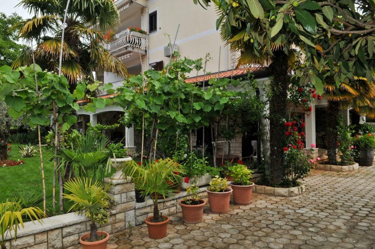 Hotel Haus Liliana Tar-Vabriga Exterior foto