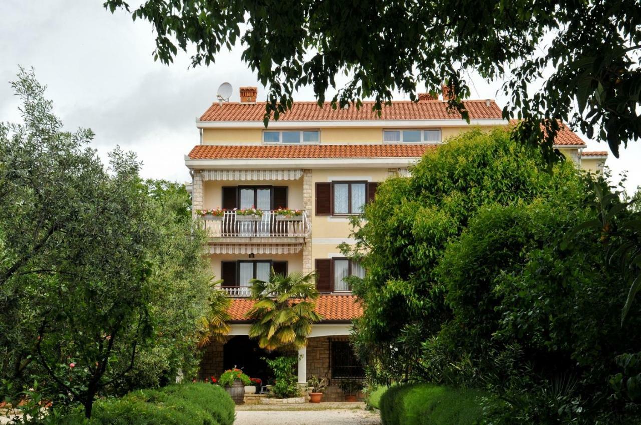 Hotel Haus Liliana Tar-Vabriga Exterior foto