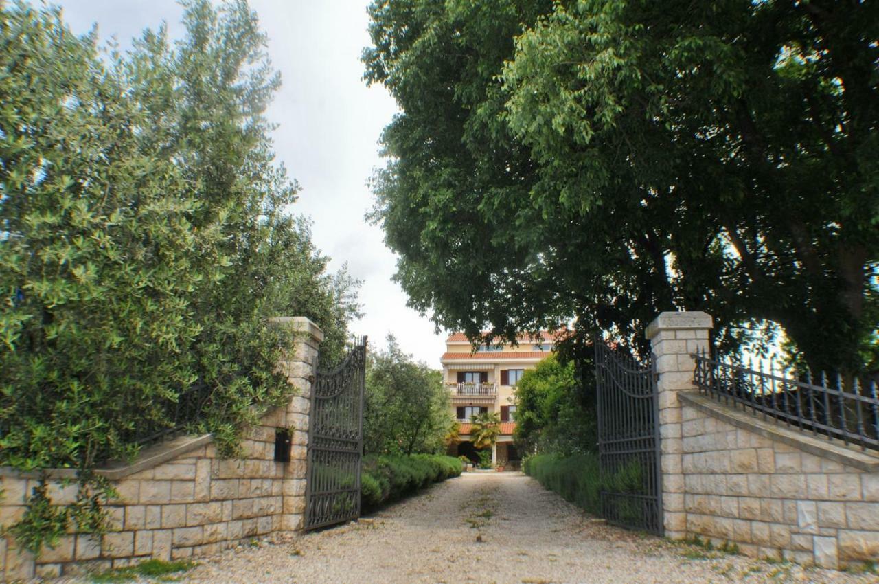 Hotel Haus Liliana Tar-Vabriga Exterior foto