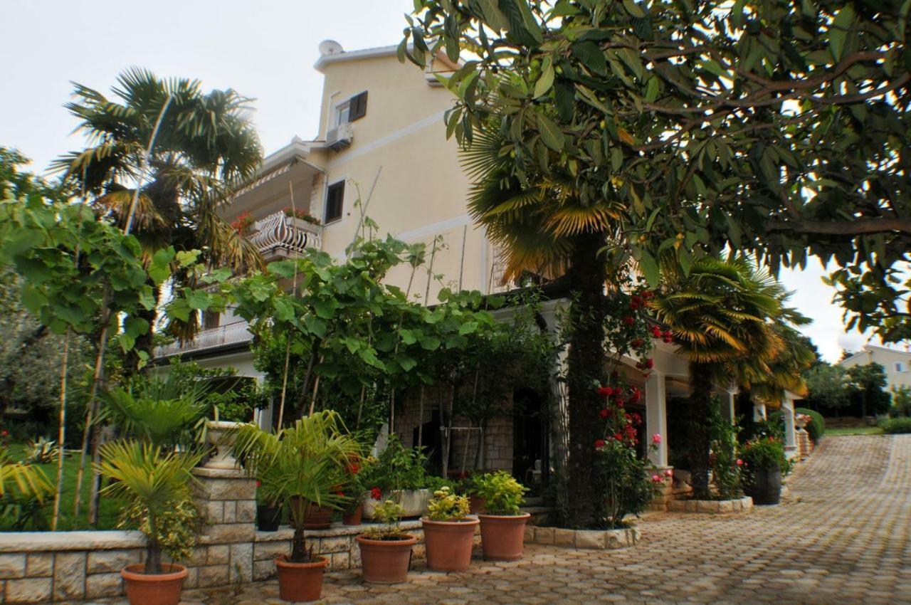 Hotel Haus Liliana Tar-Vabriga Exterior foto
