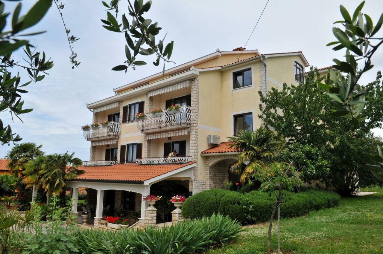Hotel Haus Liliana Tar-Vabriga Exterior foto