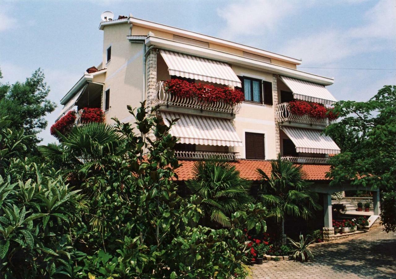 Hotel Haus Liliana Tar-Vabriga Exterior foto