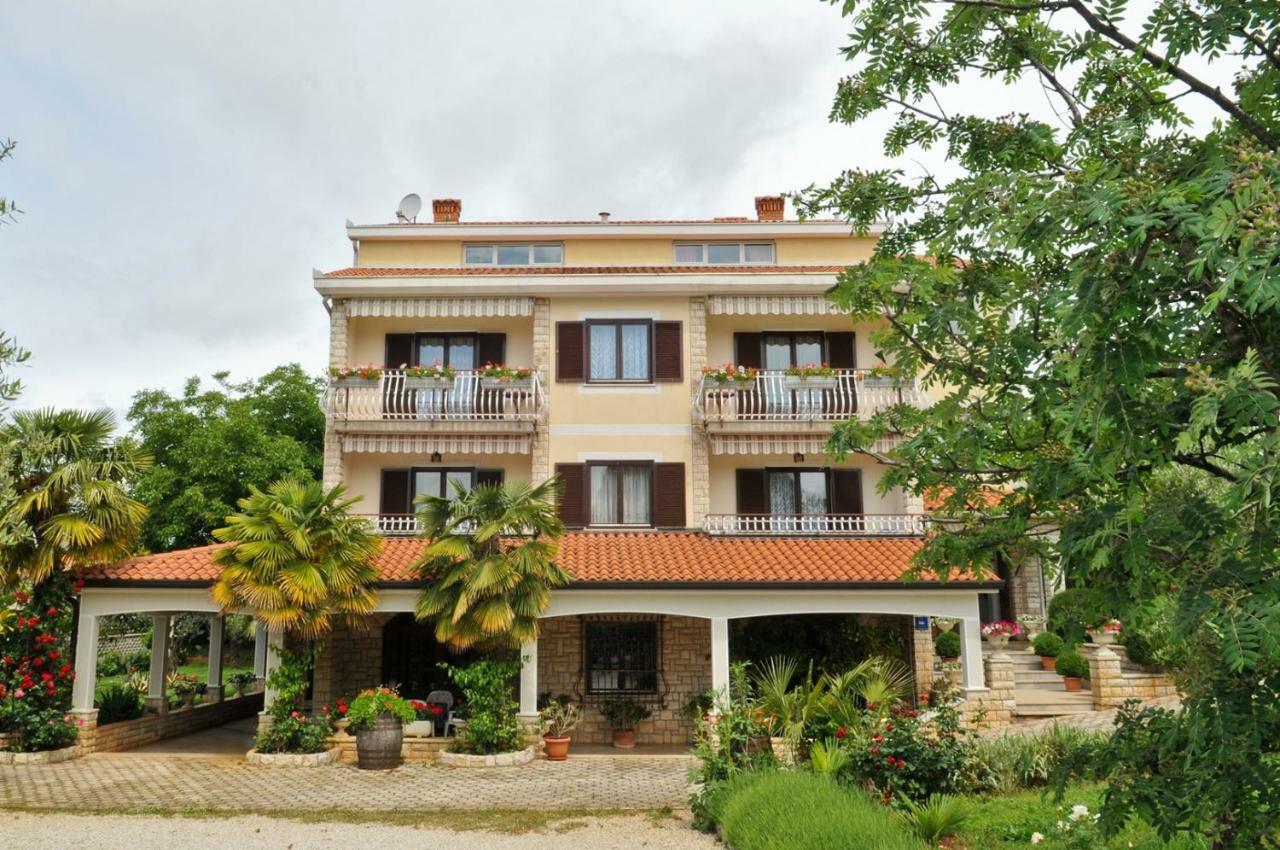 Hotel Haus Liliana Tar-Vabriga Exterior foto