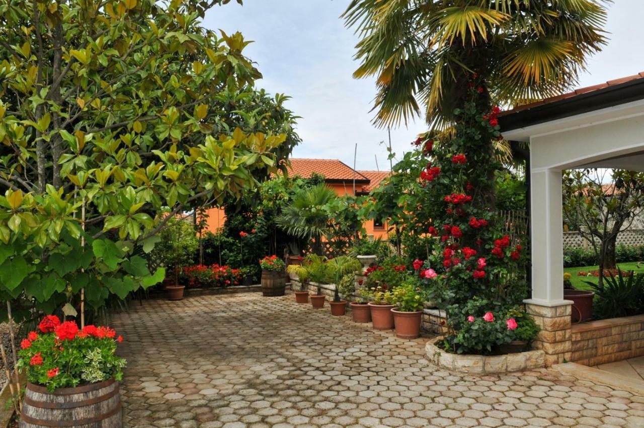 Hotel Haus Liliana Tar-Vabriga Exterior foto