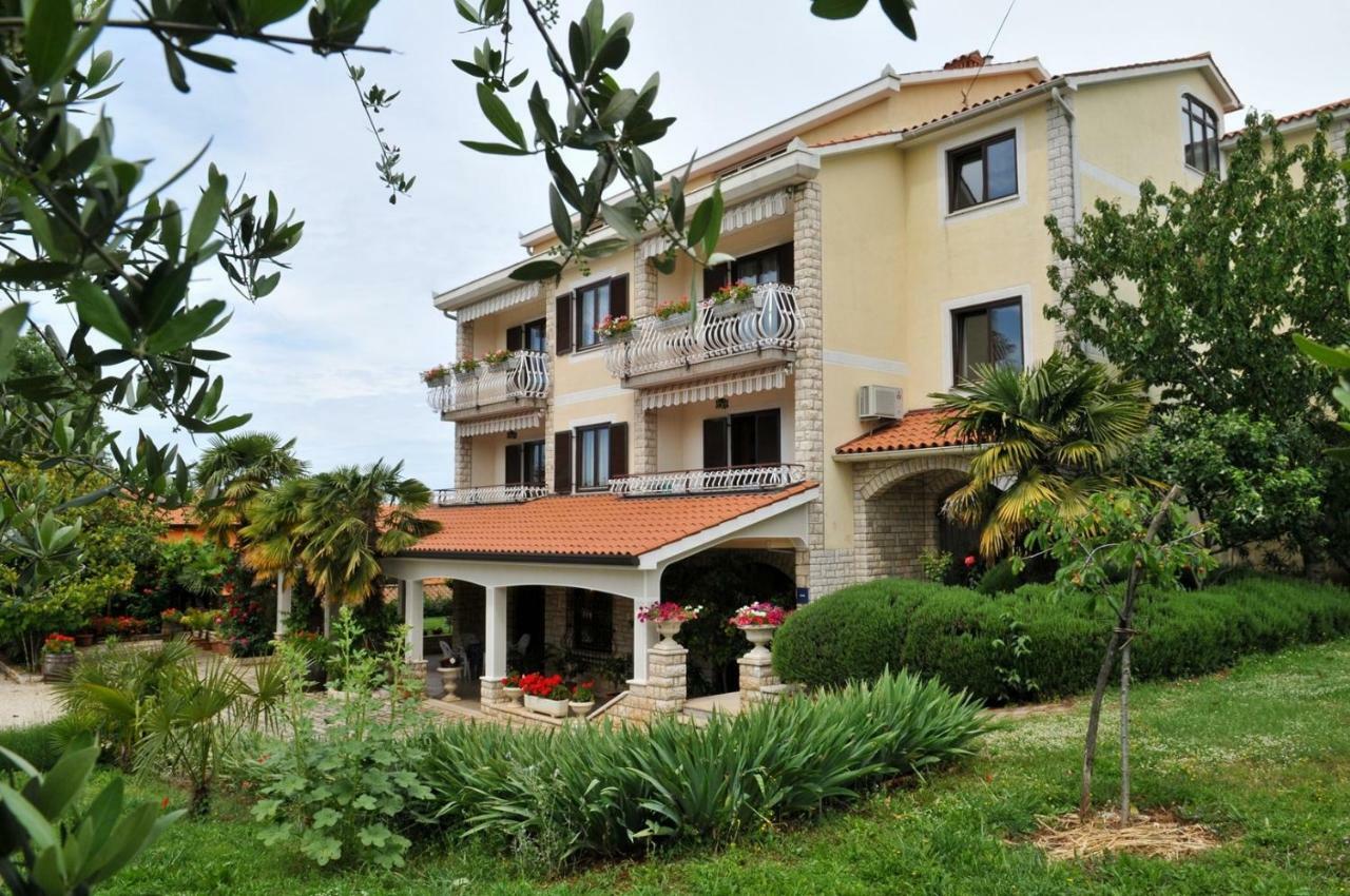 Hotel Haus Liliana Tar-Vabriga Exterior foto