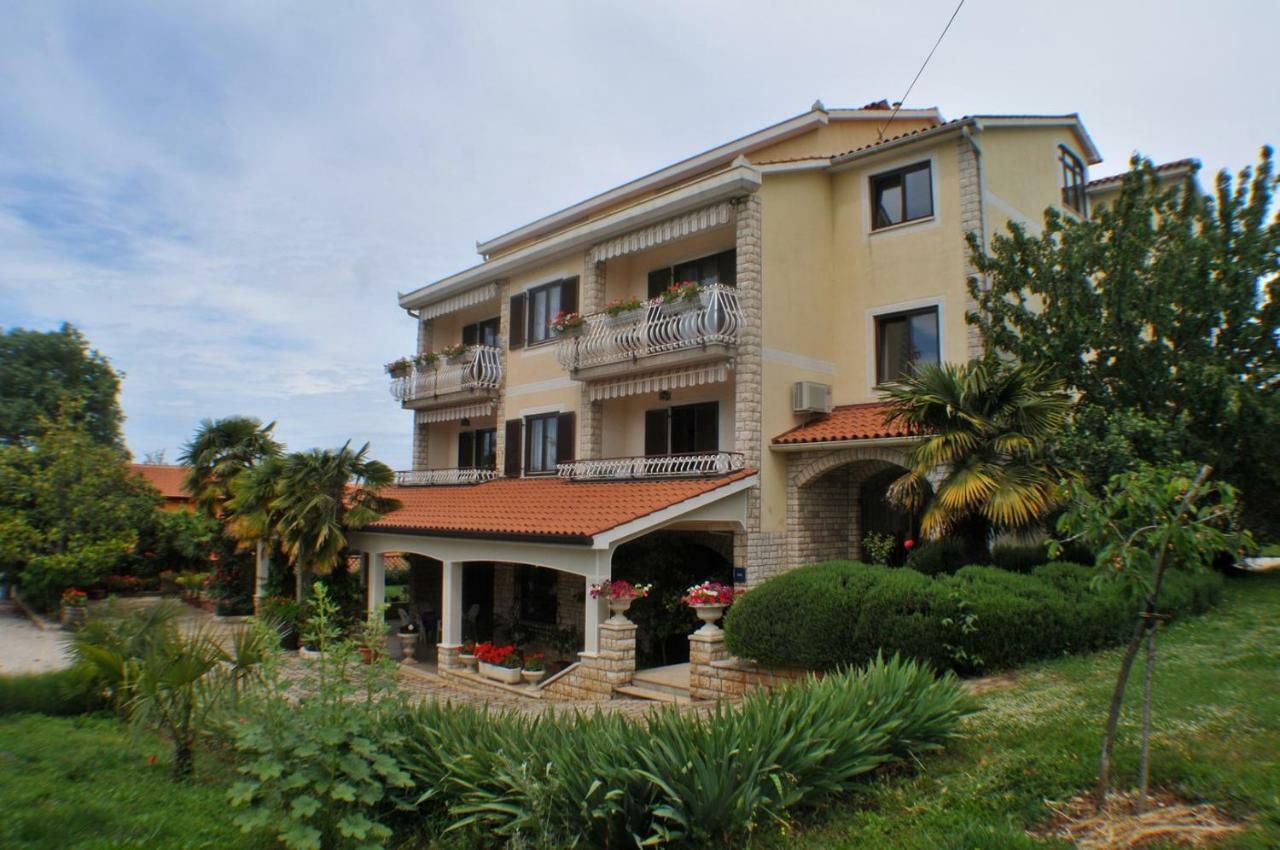 Hotel Haus Liliana Tar-Vabriga Exterior foto